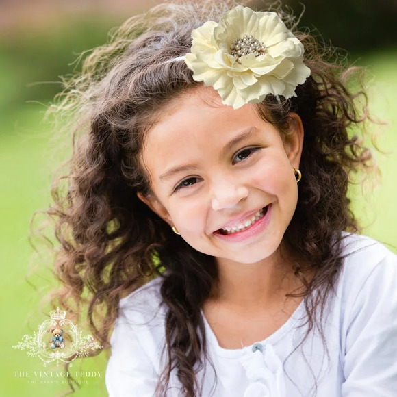 NWT Pretty Vintage Inspired Girls Headband Hair Accessory Floral Beaded Ivory OS - Picture 1 of 3